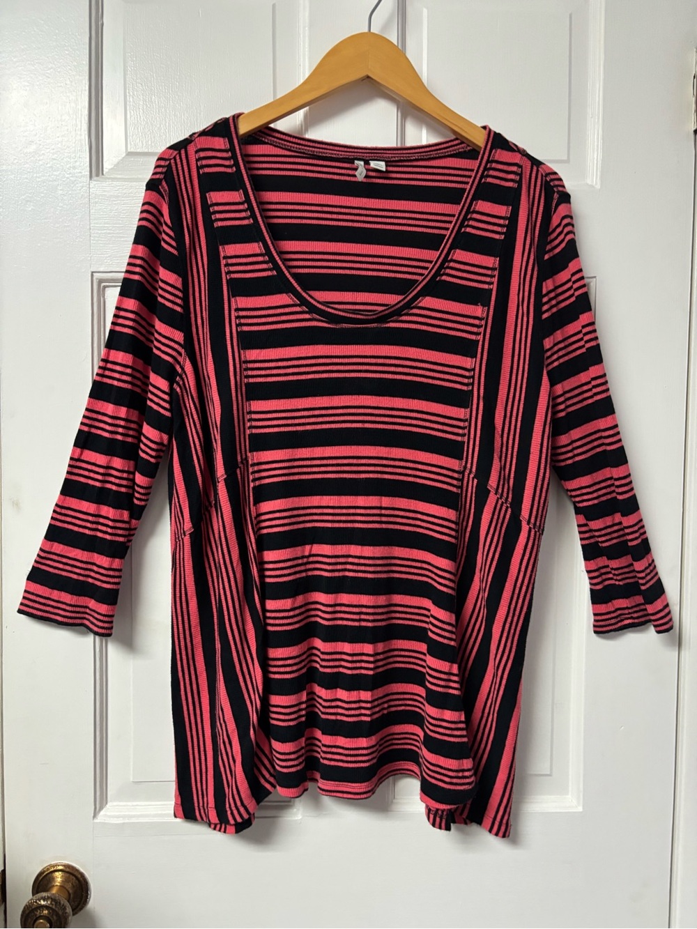 XL Black & Pink Striped Tunic Scoop Neck 3-4 Sleeve Flowy At Bottom of Top